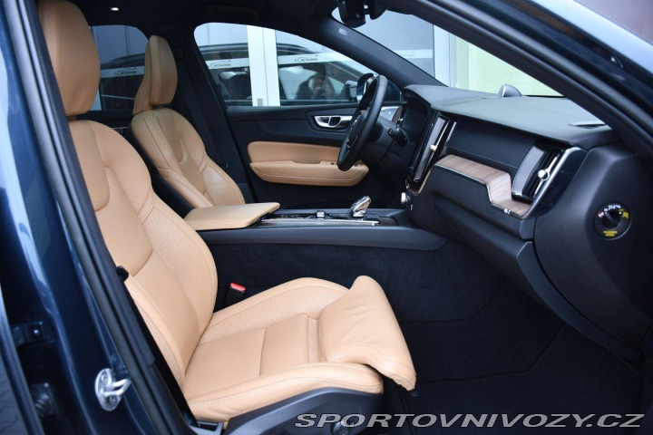 Volvo Ostatní modely XC60 T8 RECHARGE AWD REZERVACE 2022