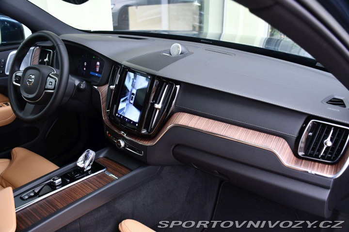 Volvo Ostatní modely XC60 T8 RECHARGE AWD REZERVACE 2022