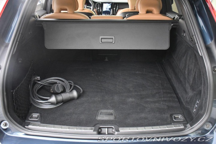 Volvo Ostatní modely XC60 T8 RECHARGE AWD REZERVACE 2022