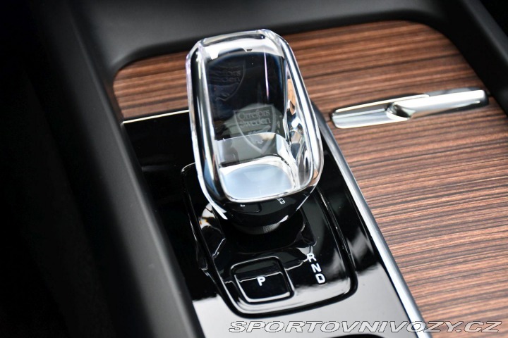 Volvo Ostatní modely XC60 T8 RECHARGE AWD PANO B&am 2022