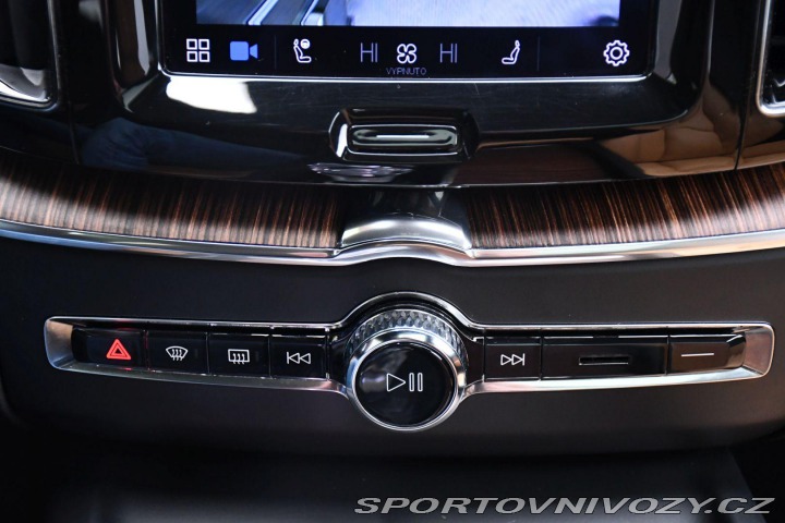 Volvo Ostatní modely XC60 T8 RECHARGE AWD REZERVACE 2022