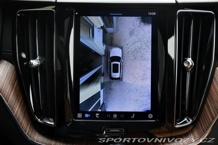 Volvo Ostatní modely XC60 T8 RECHARGE AWD REZERVACE 2022