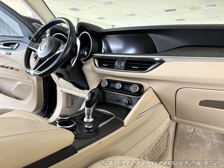 Alfa Romeo Stelvio 2,0T Q4*206kW*REZERVACE! 2018