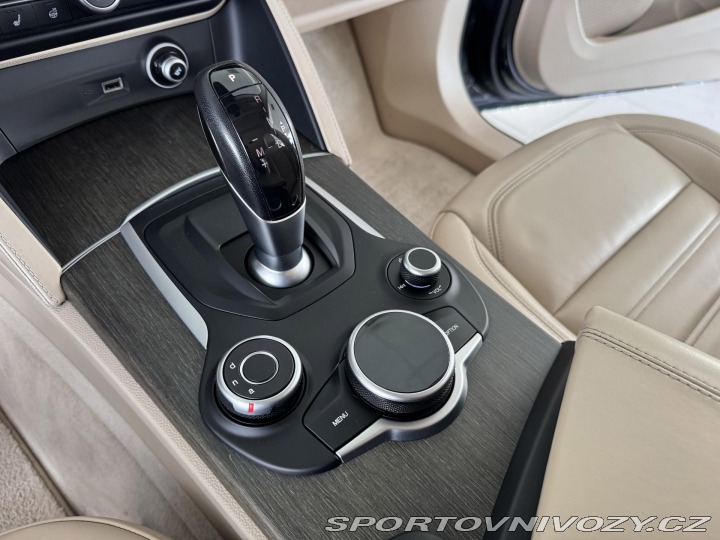 Alfa Romeo Stelvio 2,0T Q4*206kW*REZERVACE! 2018