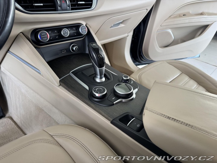 Alfa Romeo Stelvio 2,0T Q4*206kW*KeyLess*Kam 2018