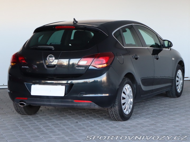 Opel Astra Cosmo 1.6 T 2012