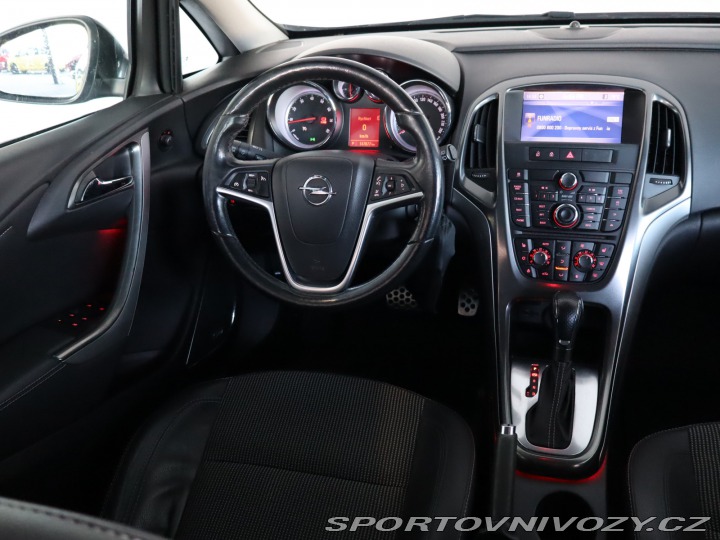 Opel Astra Cosmo 1.6 T 2012