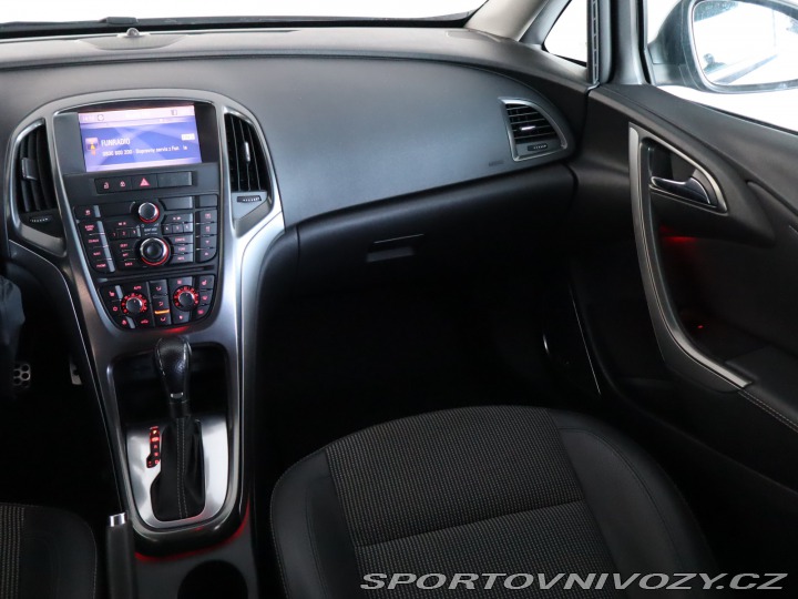 Opel Astra Cosmo 1.6 T 2012