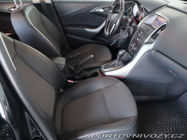 Opel Astra Cosmo 1.6 T 2012