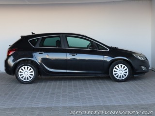 Opel Astra Cosmo 1.6 T 2012