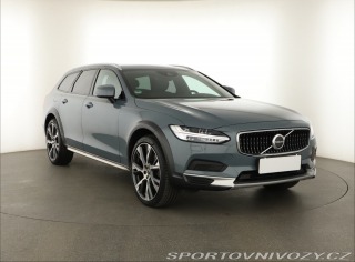 Volvo V90 Cross Country Momentum PR
