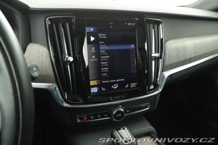 Volvo V90 Cross Country Momentum PR 2020