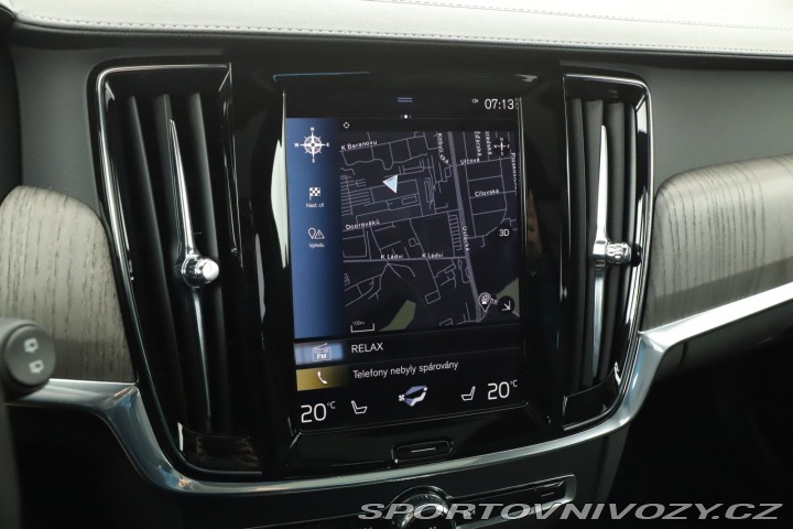 Volvo V90 Cross Country Momentum PR 2020