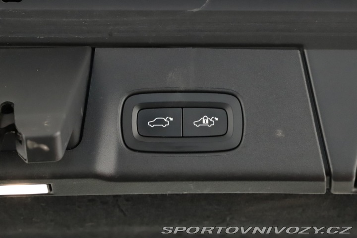 Volvo V90 Cross Country Momentum PR 2020