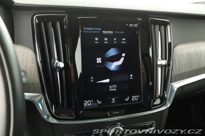 Volvo V90 Cross Country Momentum PR 2020