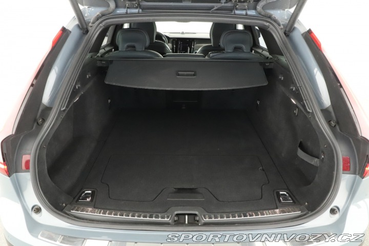 Volvo V90 Cross Country Momentum PR 2020