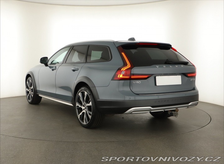 Volvo V90 Cross Country Momentum PR 2020