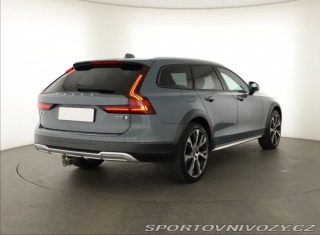 Volvo V90 Cross Country Momentum PR 2020