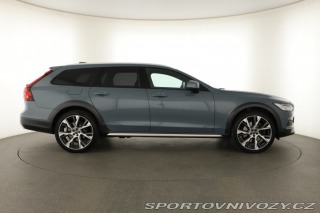 Volvo V90 Cross Country Momentum PR 2020
