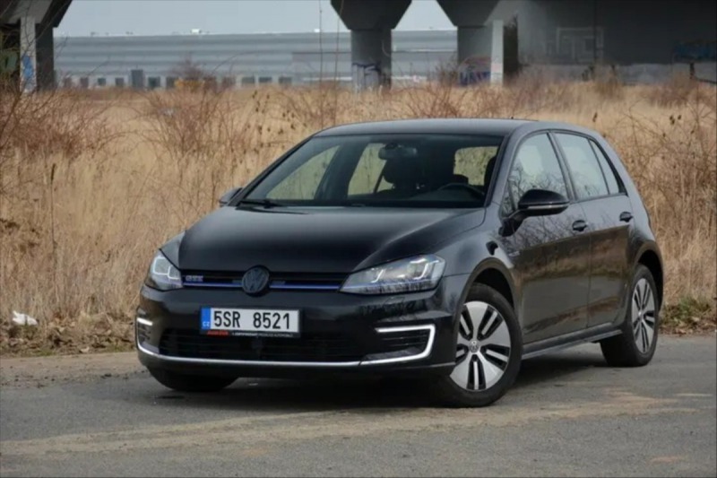 Volkswagen Golf 1,4   GTE - Phev - rok 20