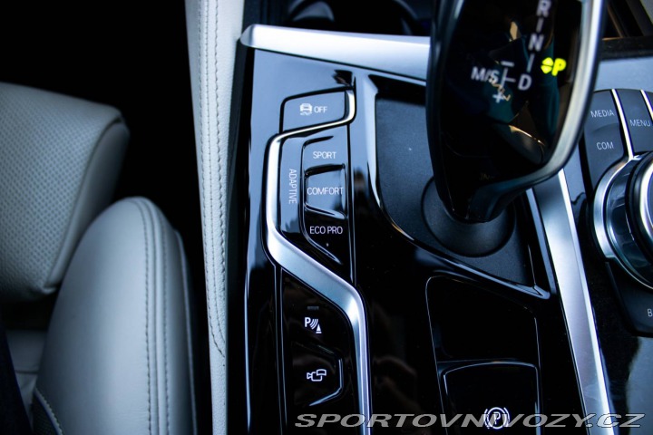 BMW 5 M550i xDrive A/T / AJ NA 2022