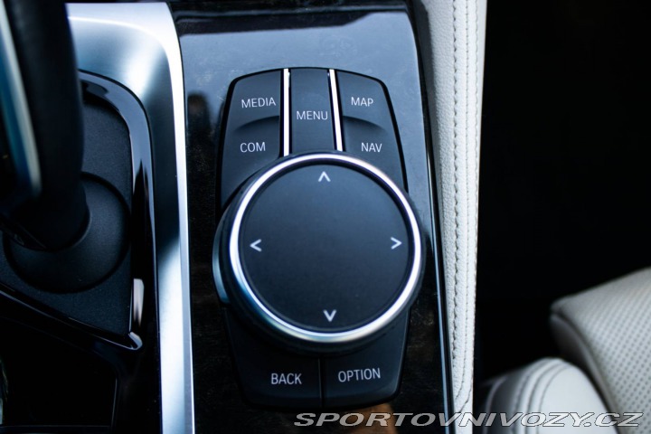 BMW 5 M550i xDrive A/T / AJ NA 2022