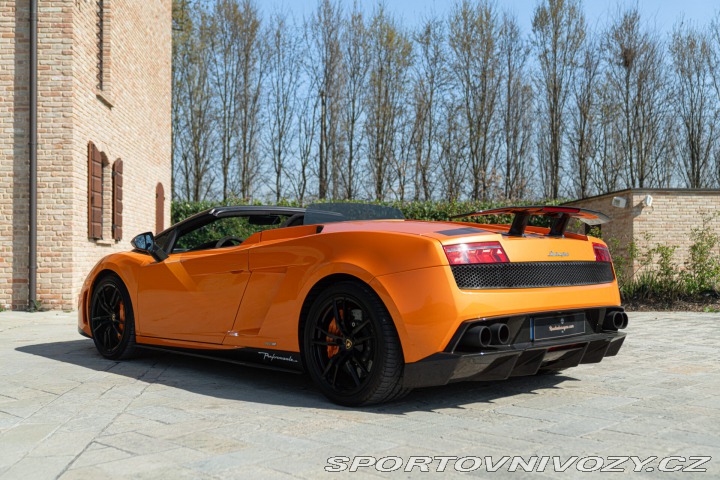 Lamborghini Gallardo LP 570 - 4 SPYDER PERFORMANTE 2011