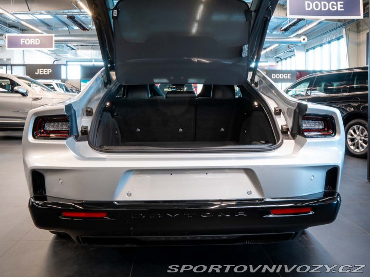 Dodge Charger 0.0 Daytona Scat Pack 670 2024