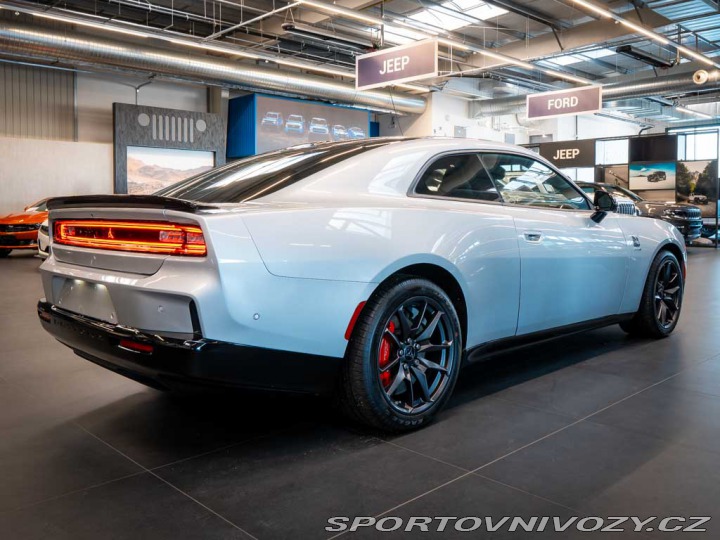 Dodge Charger 0.0 Daytona Scat Pack 670 2024