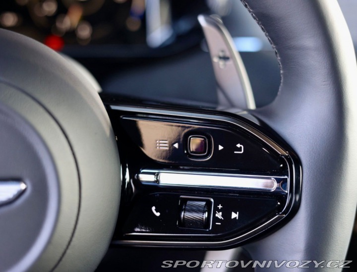 Aston Martin V8 Vantage  4.0  | Quicksilv 2025