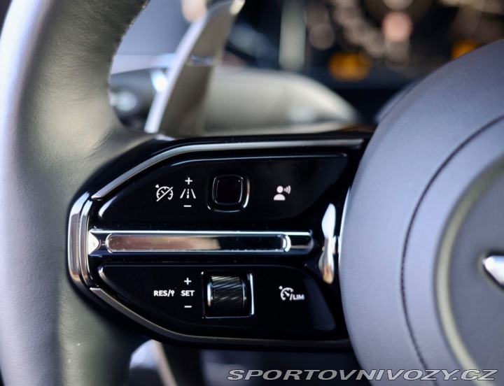 Aston Martin V8 Vantage  4.0  | Quicksilv 2025