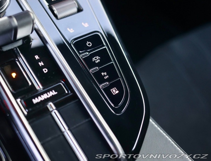 Aston Martin V8 Vantage  4.0  | Quicksilv 2025