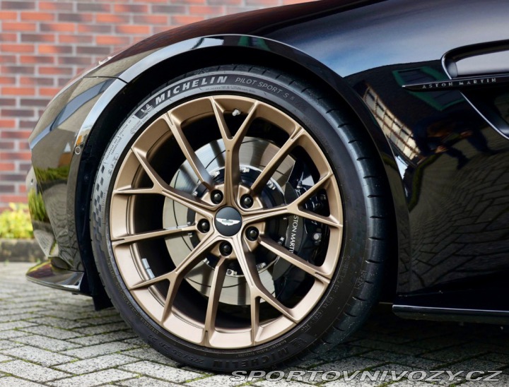 Aston Martin V8 Vantage  4.0  | Quicksilv 2025