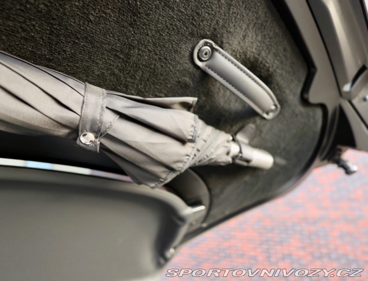 Aston Martin V8 Vantage  4.0  | Quicksilv 2025