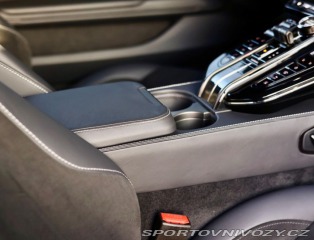 Aston Martin V8 Vantage  4.0  | Quicksilv 2025