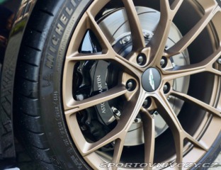 Aston Martin V8 Vantage  4.0  | Quicksilv 2025