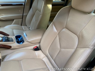 Porsche Cayenne SUV 2011