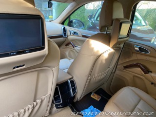 Porsche Cayenne SUV 2011