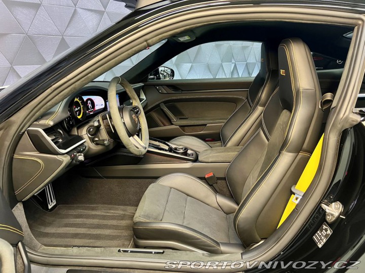 Porsche 911 DAKAR RALLY LTD. 992 2023