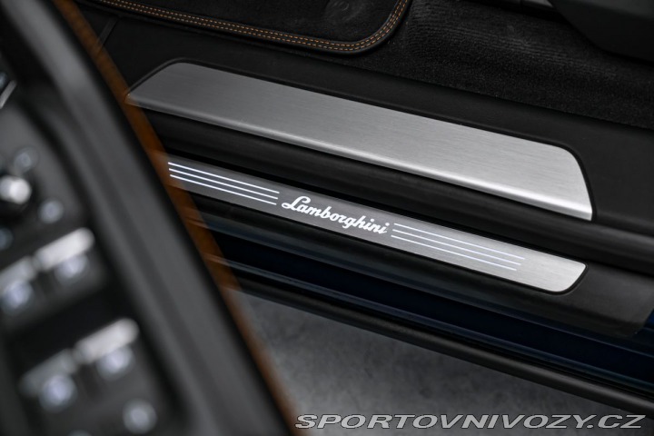 Lamborghini Urus 4.0 V8, pano, masáže, 360 1800