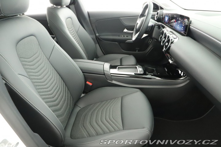 Mercedes-Benz CLA Progressive 200 2025