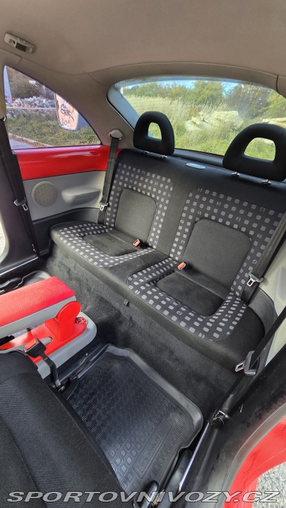 Volkswagen New Beetle  2001