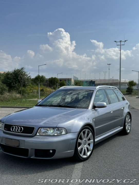 Audi RS4 2001