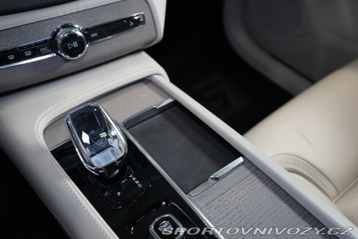 Volvo Ostatní modely XC90 T8*RECHARGE*PANO*360*VZDU 2024