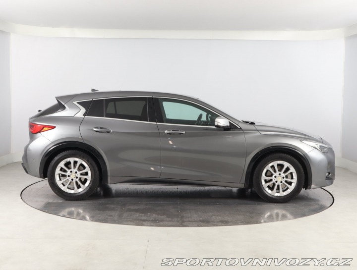 Infiniti Q30 2.0t 2016