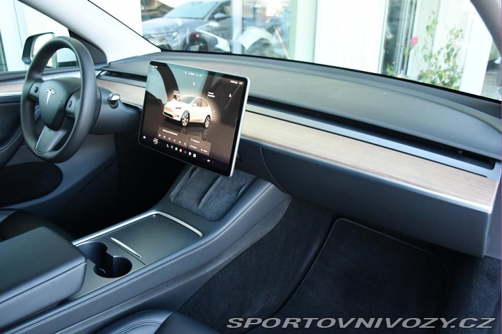 Tesla Model Y RWD PANO 35tis.KM 2023