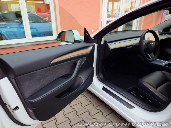 Tesla Model 3 Standard Range Plus 239 k 2021