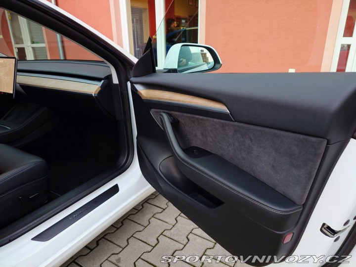 Tesla Model 3 Standard Range Plus 239 k 2021