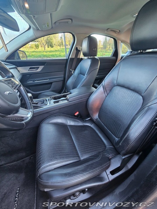 Jaguar XF 2,0   120 kW, výbava Pres 2017