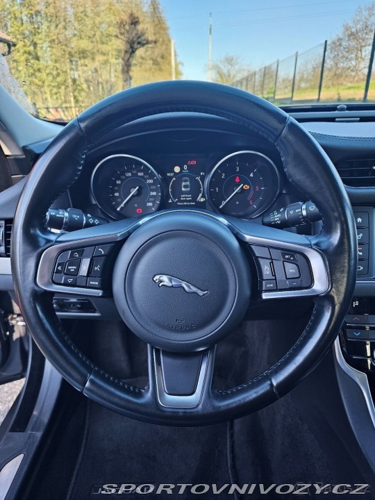 Jaguar XF 2,0   120 kW, výbava Pres 2017